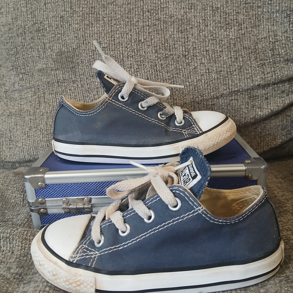 Converse Low Top Navy Blue Kids Sneakers Size 9c Casual Blue Lace Up